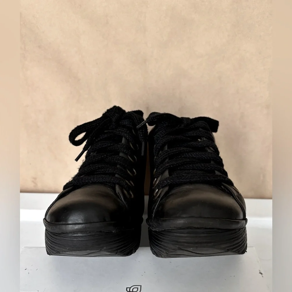 London Fly Wedge Lace Up Platform Black Leather Camo Lining Size 41 = 10 - 10.5